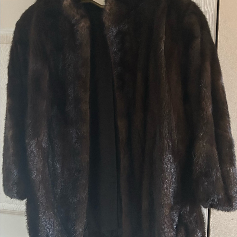 Women's Mahogany mink zipper jacket with dude pockets. Size is between 10-12
